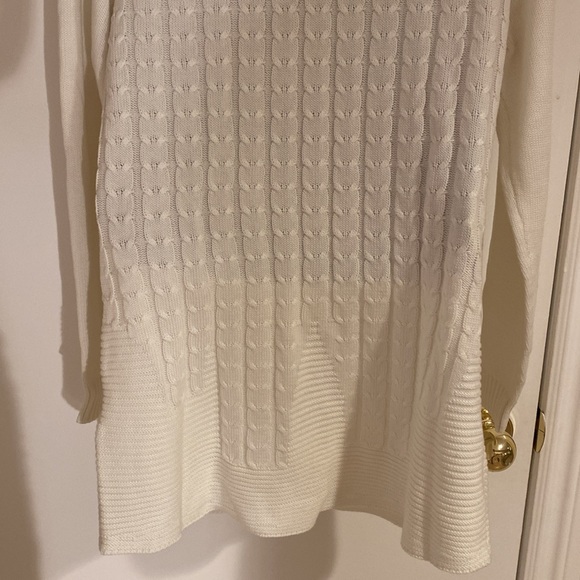 Beautiful long white tunic - Picture 3 of 3